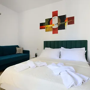 Berat Central Studio Apartamento